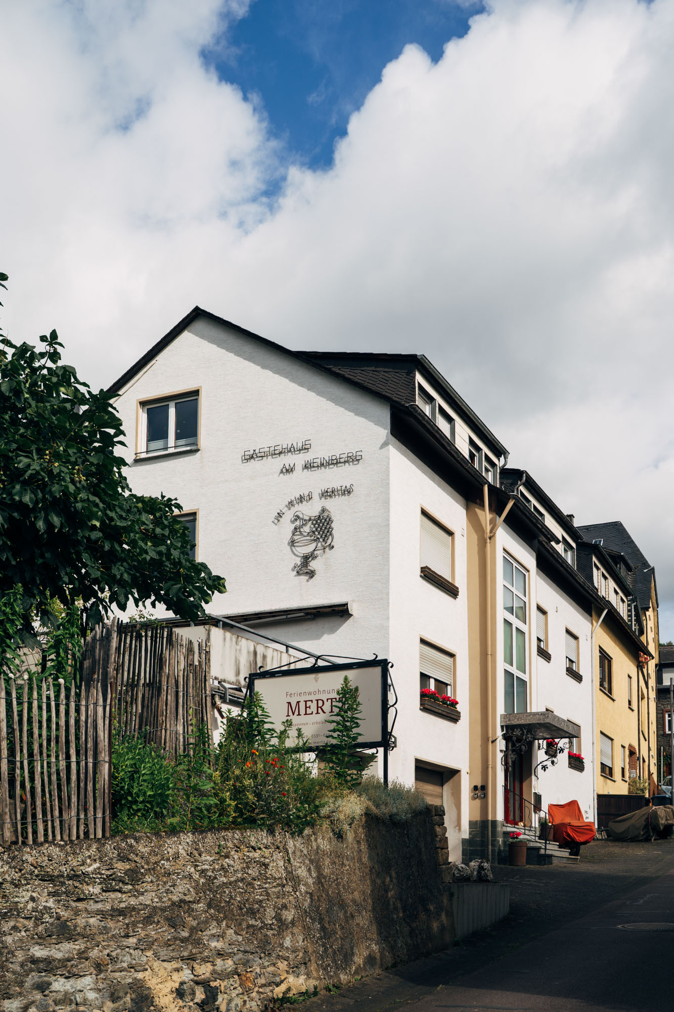 Fewo_Mertz_Gaestehaus am Weinberg_von Strasse